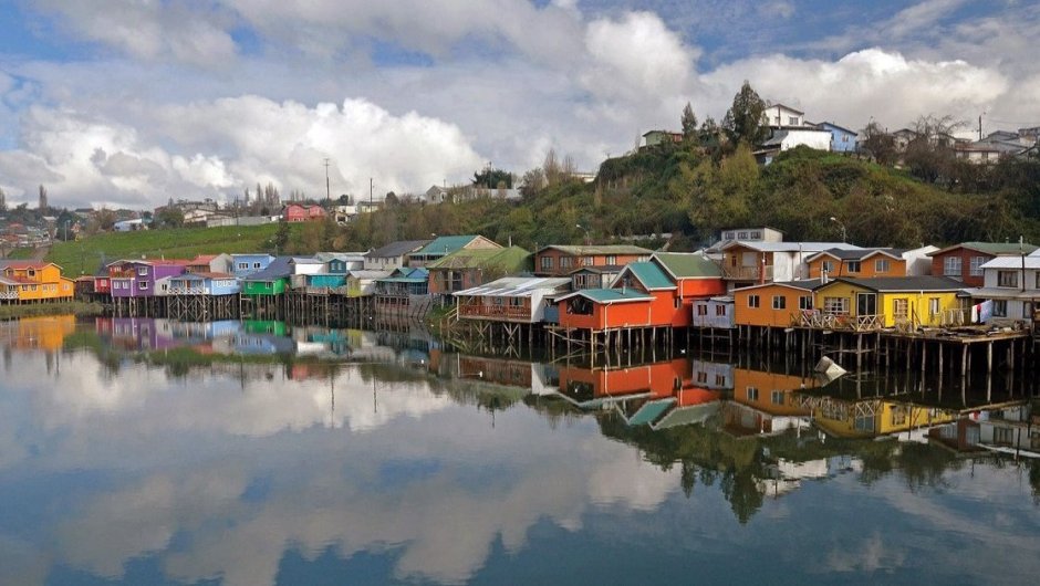 Imagen de contexto de los palafitos de Chiloé. 